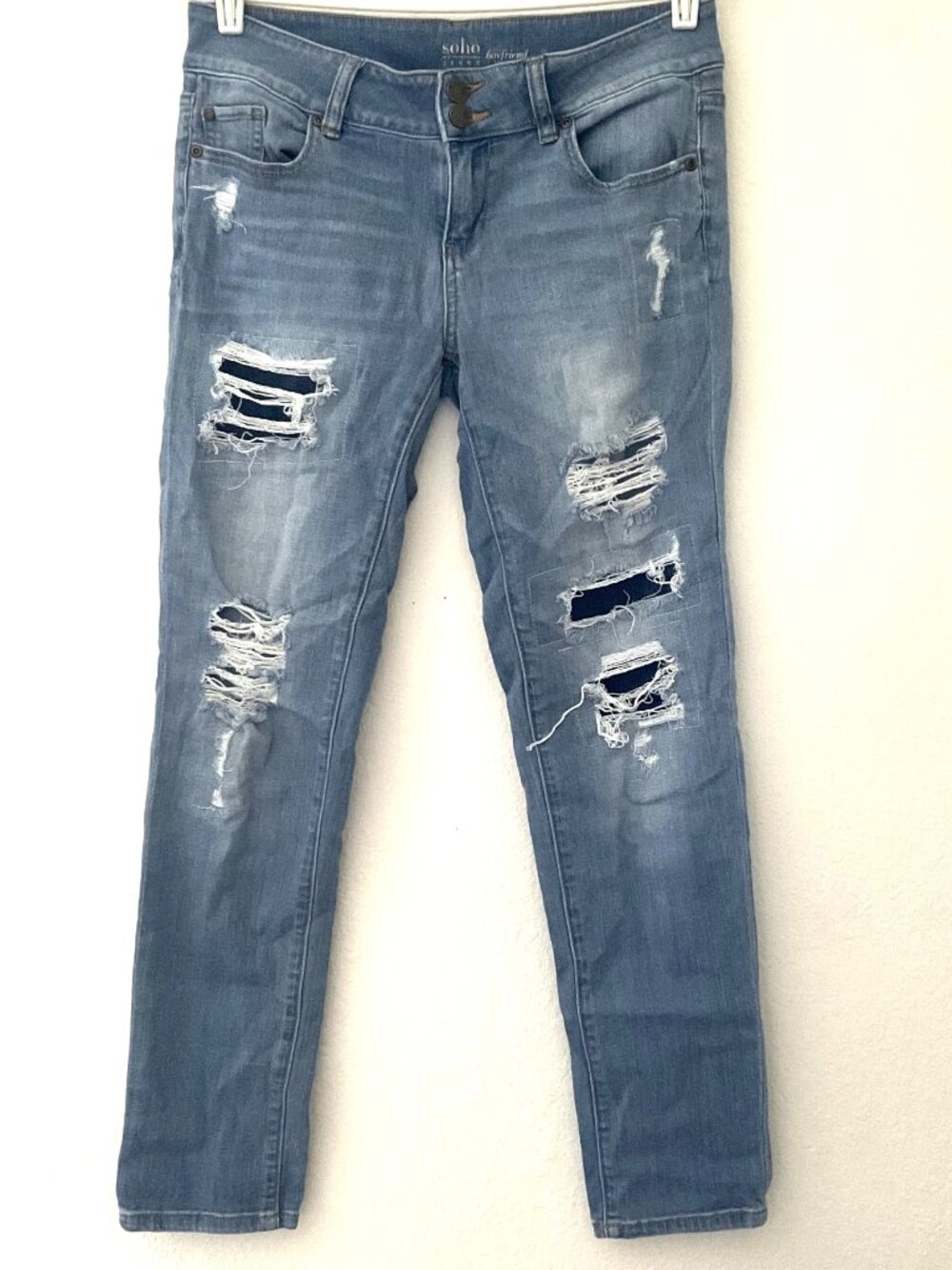NEW YORK & CO. SOHO BOYFRIEND DISTRESSED JEANS